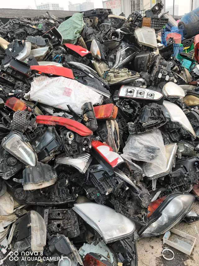 大量收购汽车报废车灯尾灯仪表盘,下线灯