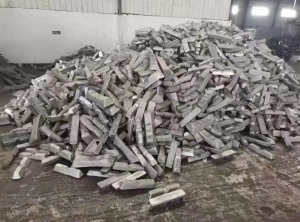 出售杂铝锭，有八十吨左右