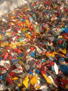 出售油壶破碎料，现货6.8一车