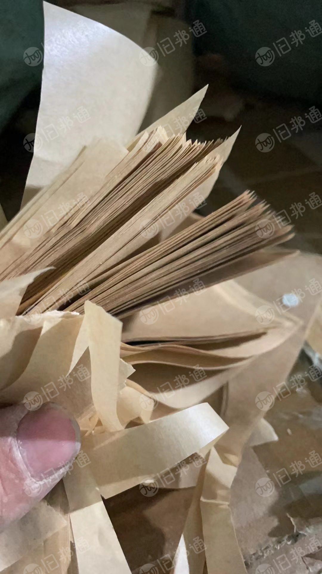 出售蛋糕纸边料,本色和白色都有