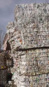 尿素桶娃哈哈压块，年前只剩一车出售