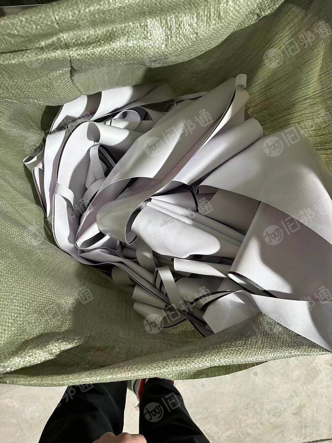 长期出售PVC餐桌皮革废料,现货近20吨
