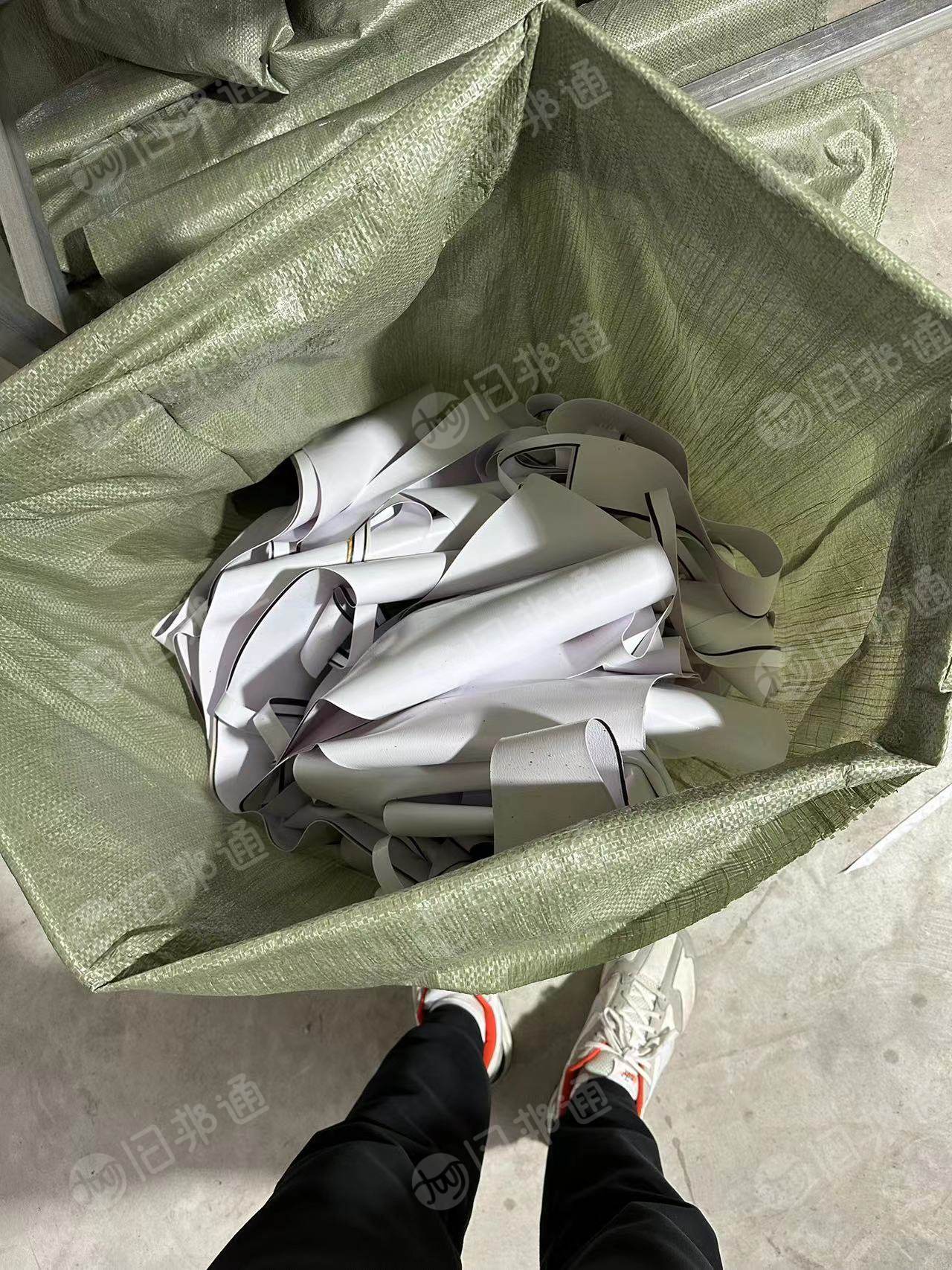 长期出售PVC餐桌皮革废料,现货近20吨