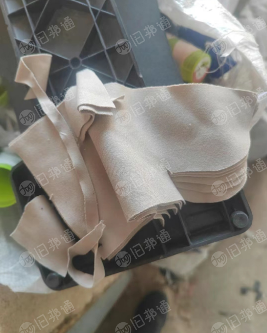 出售涤棉高棉浅色布块十几吨