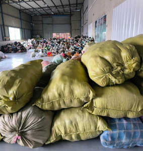 长期供应分拣好的夏装，鞋子包包等