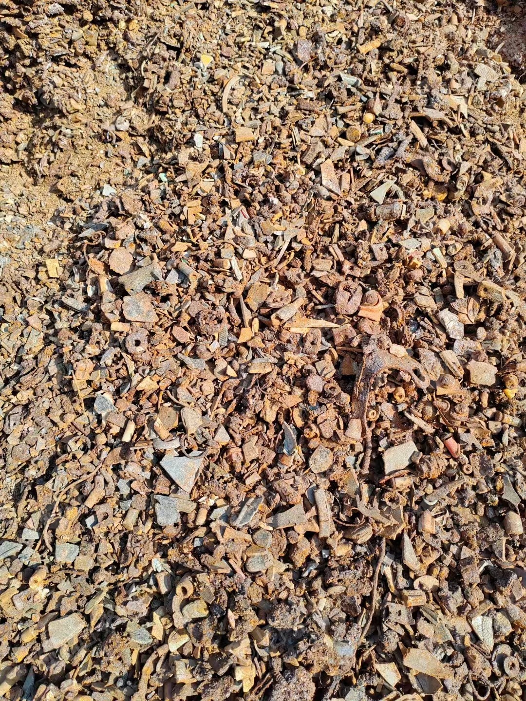 出售摩托车空调洗衣机盐底料磁选出来的碎铁,现货50吨左右