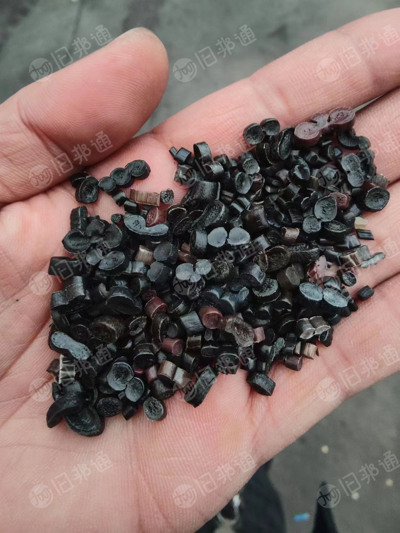 高压轮胎膜颗粒,红色80目,其他两款60目,月供600吨,长期出售