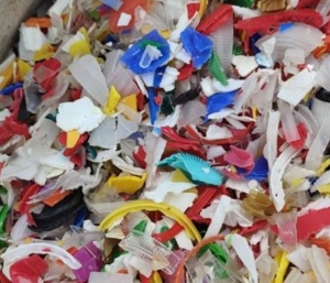 瓶盖破碎料，现货6.8米一车，长期出售