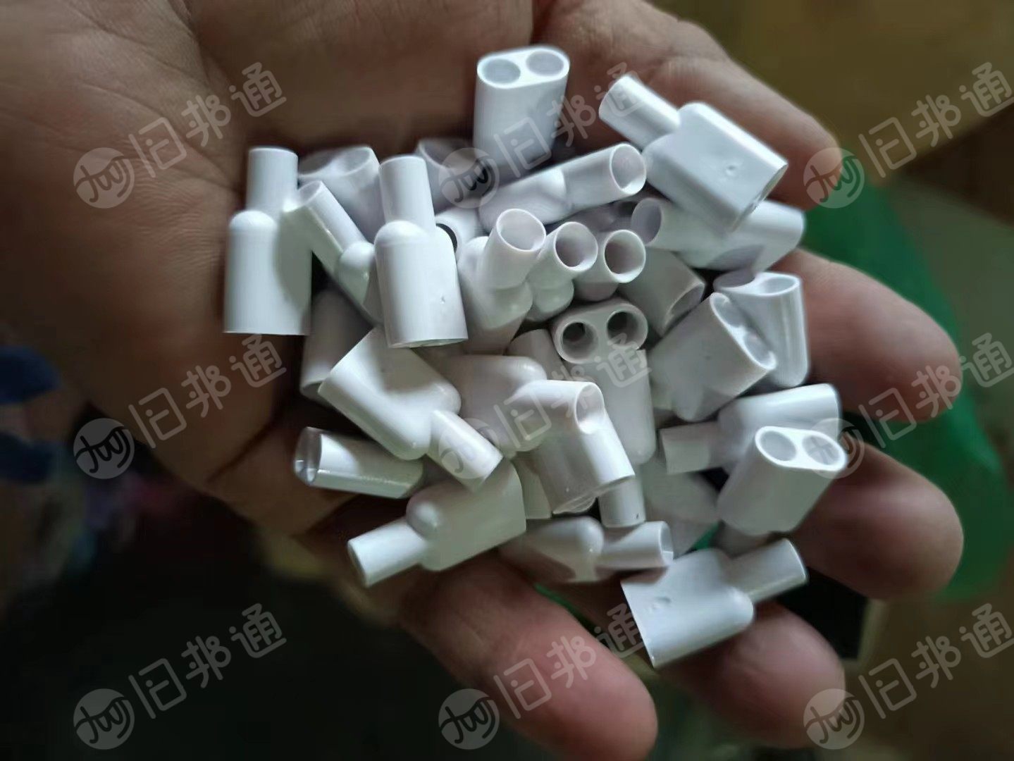医疗厂硬质PVC料出售,现货7吨多
