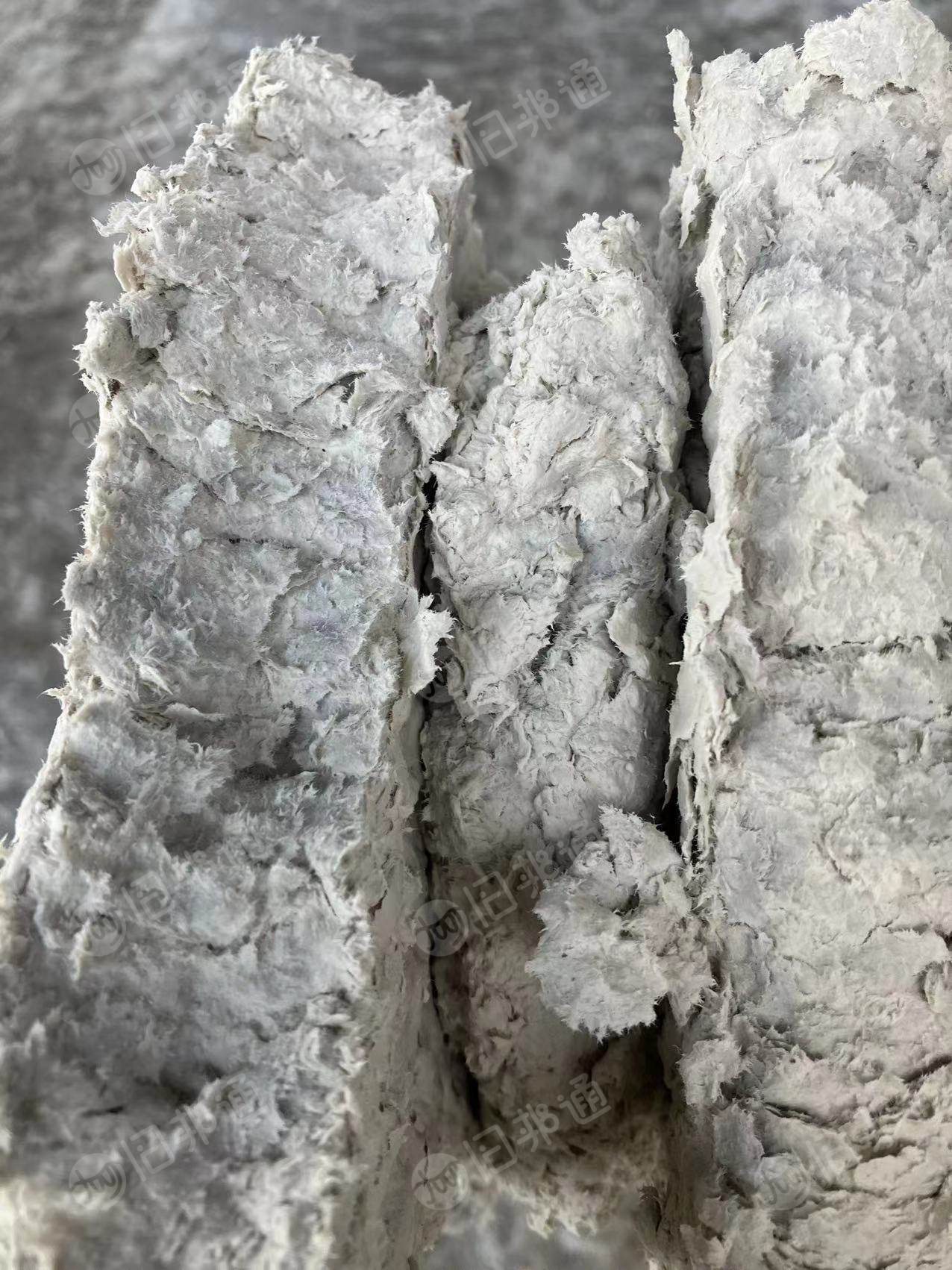 大量出售不锈钢纸和白色牛皮纸混合浆,28干,18灰分