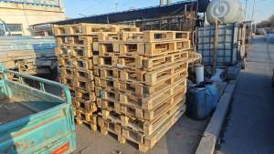 出售木质托盘，规格：800*1200.现货700个