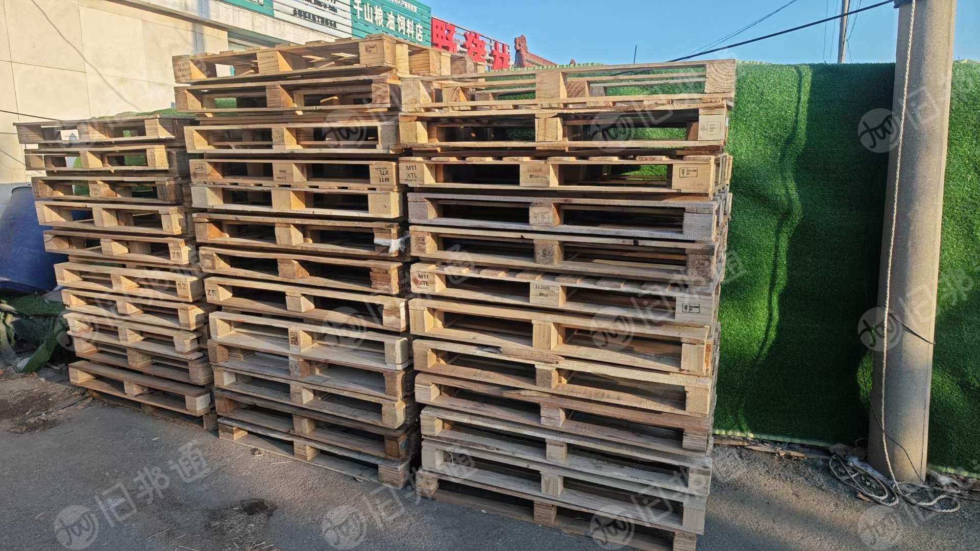 出售木质托盘,规格:800*1200.现货700个