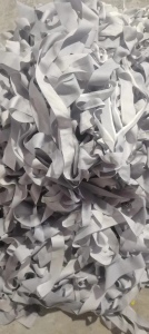 围巾下脚料，涤纶围巾下脚料，涤纶碎布料，激光围巾边料，每天4-5吨，长期出售