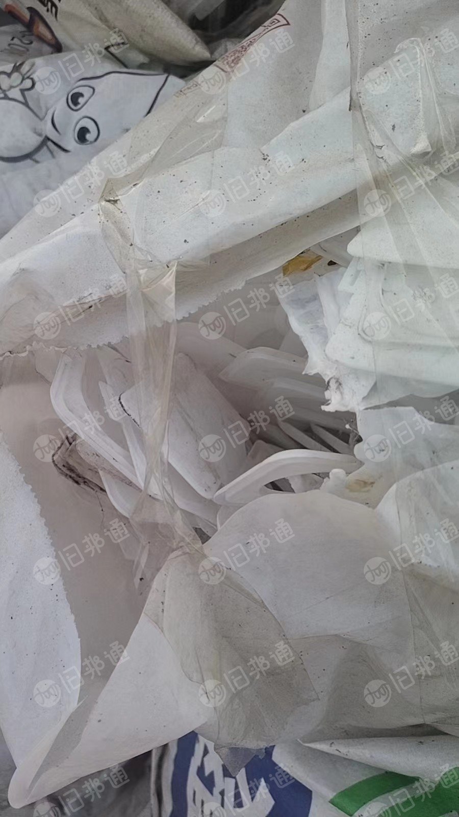 湿巾盖毛料和喷头料,有个八九吨出售