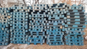 托盘毛料，川字的，有好有坏的，现货四五吨出售