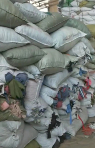 长期供应各种涤棉下脚料黑色白色浅三色等