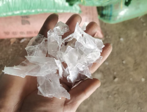 出售吹瓶厂下来的胶块水口料，瓶胚，瓶片，现货几十吨