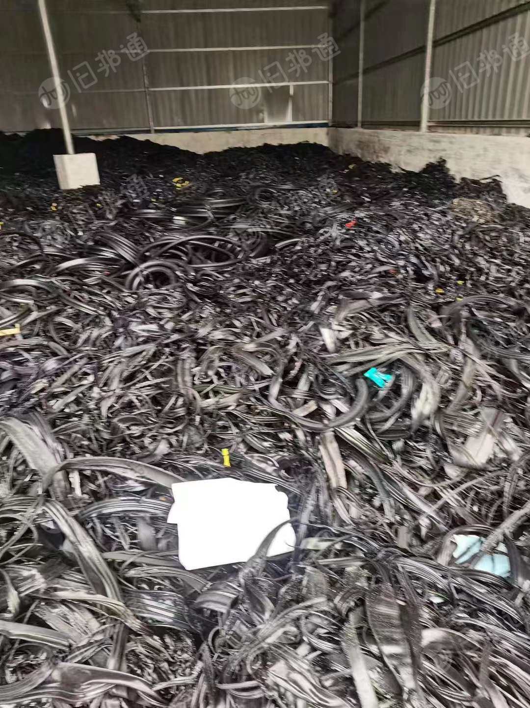 废橡胶出售,湖南军工厂的货,内含部分三元乙丙,现货30吨不到,装车打款