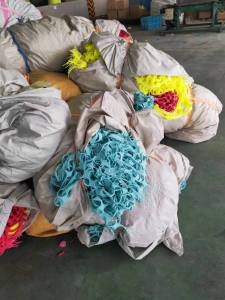 出售做网球用的涤纶无纺布边料，各种颜色