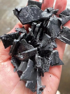 出售蓝色PP托盘破碎料，黑色托盘破碎料，涂料桶破碎料