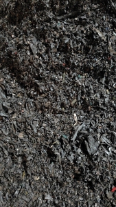 常年出售电瓶破碎料厂下来的橡胶隔板纸，现货几百吨，月供1000多吨