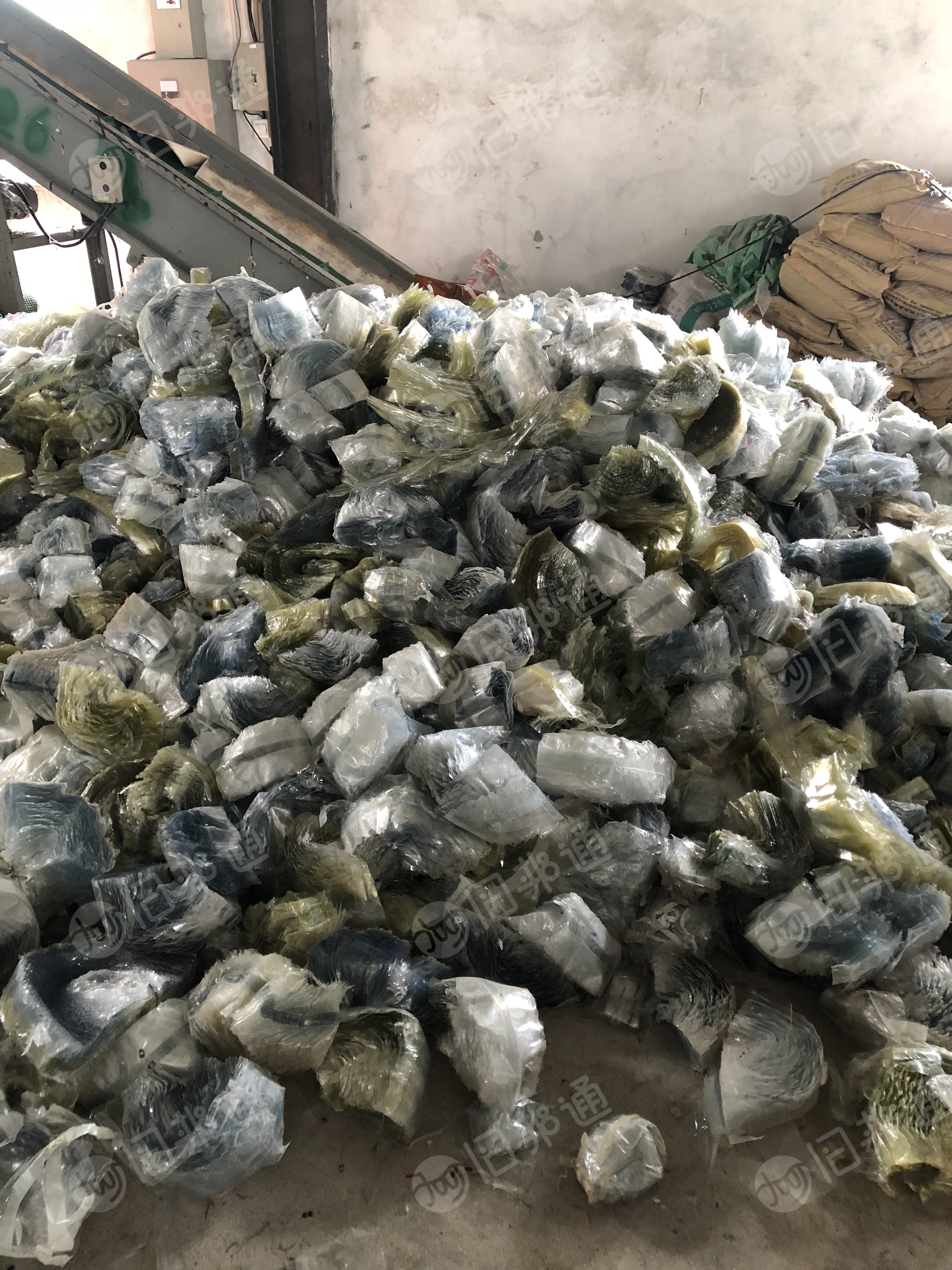 全国各地回收带胶水pet膜,pet复合Tpu,petg膜,带胶pc等各种复合膜。