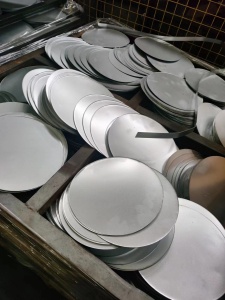 长期出售镀锌圆片，厚度0.6，直径220/230