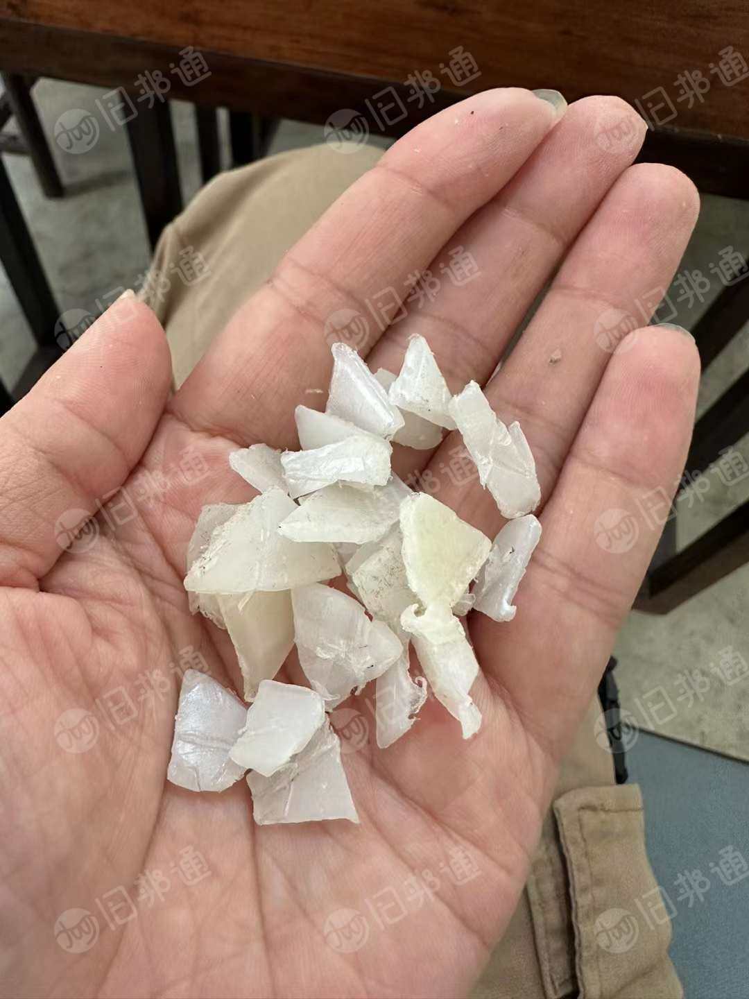 长期大量收购再生蓝桶,纯原料蓝桶,油箱以及立方桶破碎料