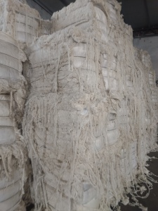 高配气流纺的回丝65%棉35%涤，涤棉回丝，现货8吨，长期出售