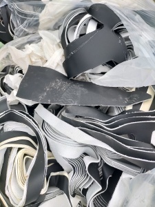 长期出售汽车原厂下来的PVC环保革边料