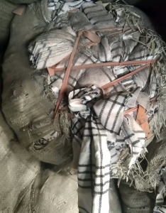 出售涤棉带毛下脚料，看上的联系！