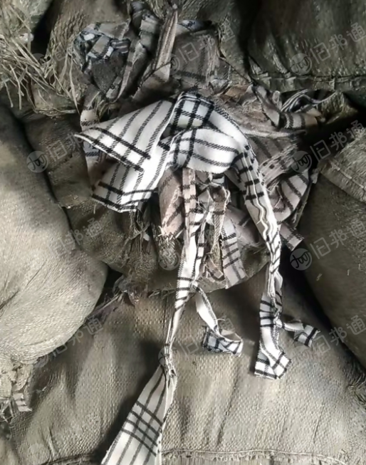 出售涤棉带毛下脚料,看上的联系!