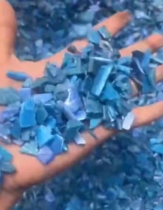 出售蓝色低压托盘破碎料