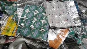 PET商标纸，单层聚酯膜，带油墨，现货20多吨出售