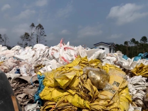 肥料厂的编织袋，废袋子，年供几百吨，长期出售