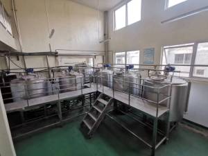 便宜处理8个未使用过的不锈钢罐子