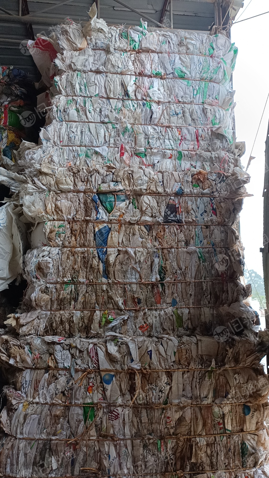 长期出售纤维袋废料，编织袋废料
