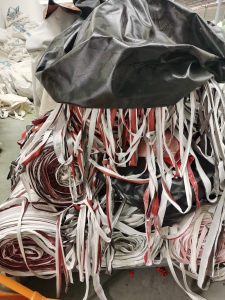 本厂长期出售pvc人造革边角料，月供70吨 