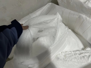 白色锦纶废丝，尼龙废丝，白色，黑色都有，大量出售