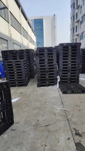 日本进口黑色托盘，1.2*1.2，现货二千多个，二十吨出售