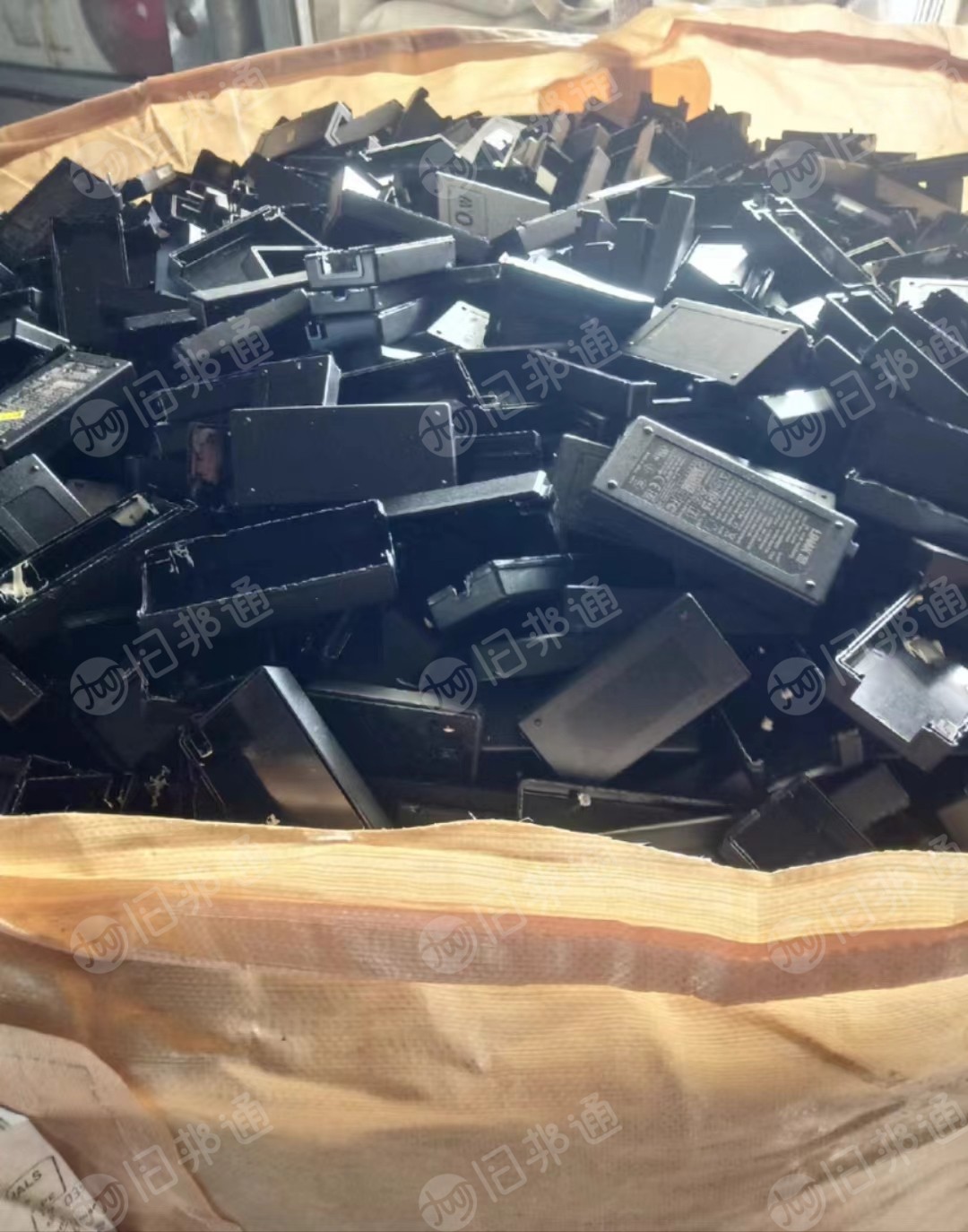 充电器壳阻燃pc破碎料,现货8吨,出售