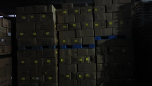 出售涤纶阳离子单a双a的，可以织布用，现货20多吨，新货，江苏苏州盛泽厂