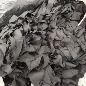 出售涤纶，锦纶，丙纶，纯棉碎布料，涤纶碎布料最多，月供20多吨