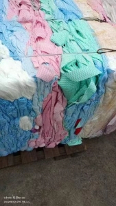 出售涤纶+黏胶，现货十吨左右