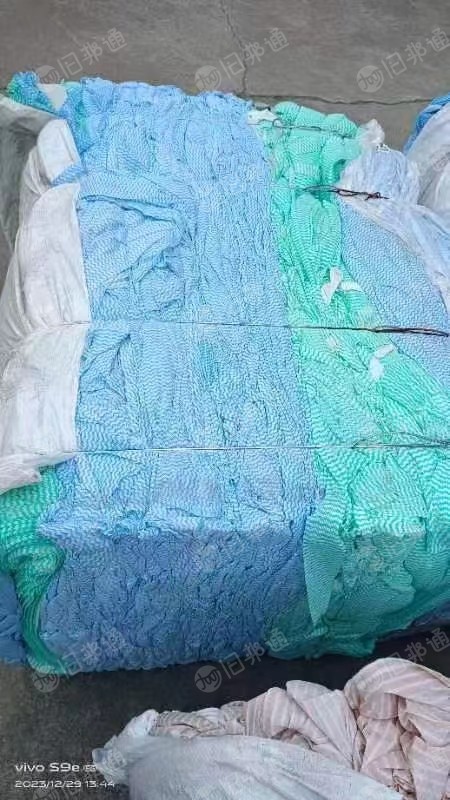 出售涤纶+黏胶,现货十吨左右