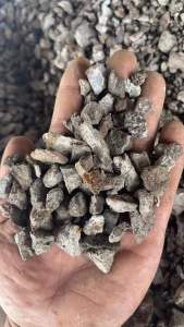 出售铬锰颗粒 铬锰粉，铬含量30左右，锰含量30左右，折率9折