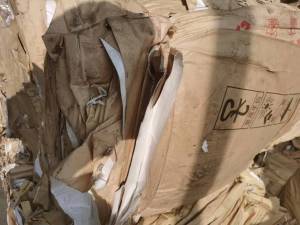 纸塑袋，轮胎厂下来的干净料，可电分离，现货40吨，月供100多吨