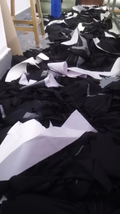 锦纶废布，白烟布，泳装，瑜伽服等，大部分冒白烟的，出售