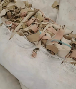 长期供应浅色涤棉开花原料碎布，现货20吨！