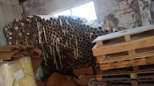 厂家处理卷不干胶下来的纸管，内径7.6cm，厚度1.5cm，长度1.08/1.18